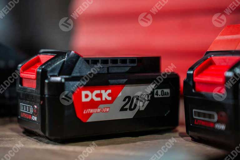 Pin giúp máy khoan động lực DCK KDJZ03-13 linh hoạt
