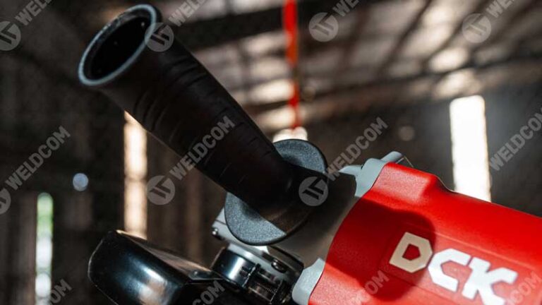 Tay cầm phụ của máy mài góc DCK KSM02-125B chắc chắn
