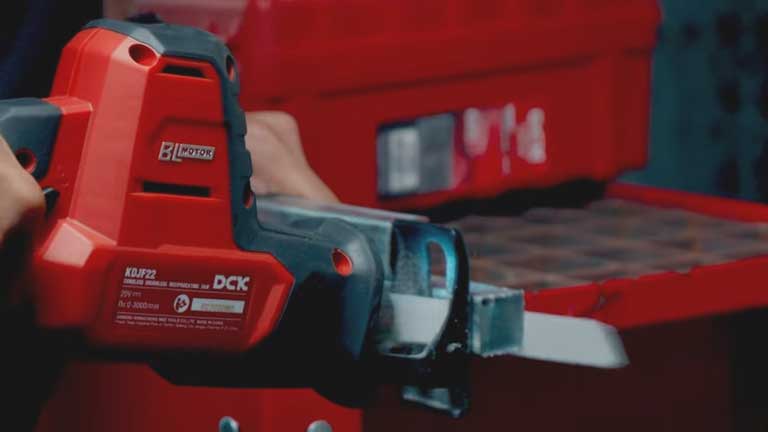 Ứng dụng thực tế của máy cưa kiếm KDJF22