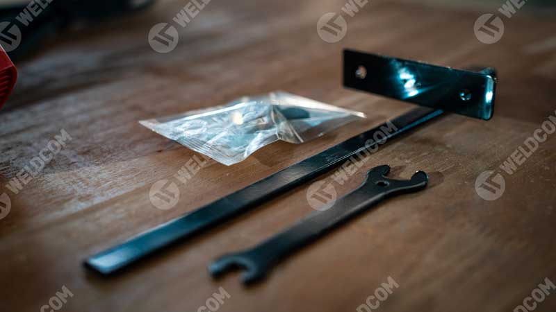 Phụ kiện đi kèm máy cưa đĩa DCK KMY03-185S