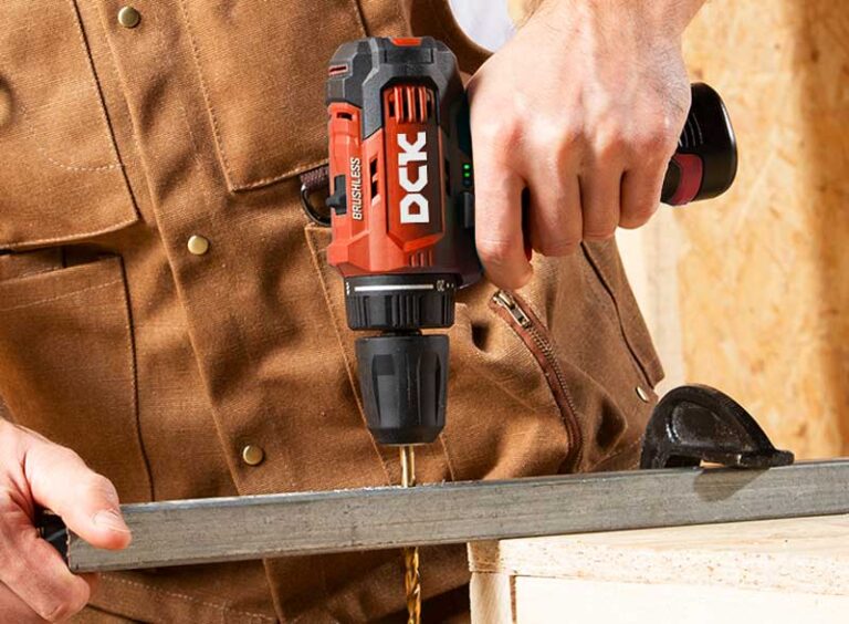 Máy khoan vặn vít DCK KDJZ23-10: Đầu kẹp chắc chắn