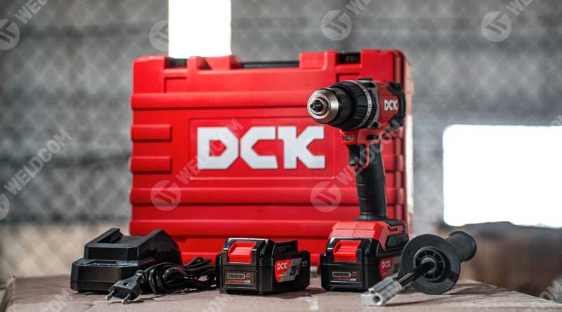 Cách chọn máy khoan phù hợp: Phụ kiện đi kèm