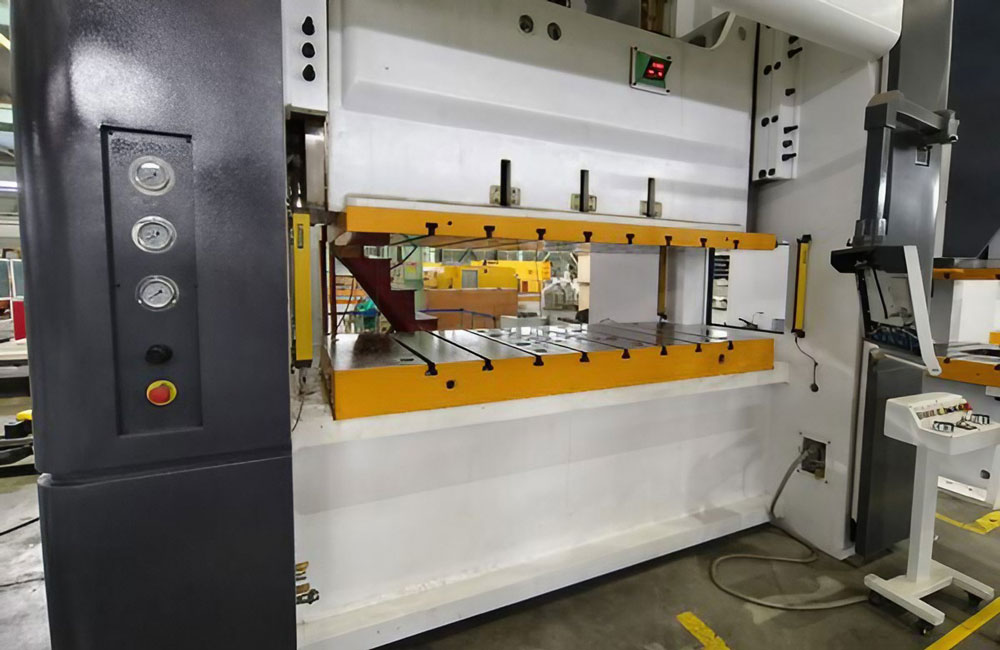 Máy dập inox thủy lực