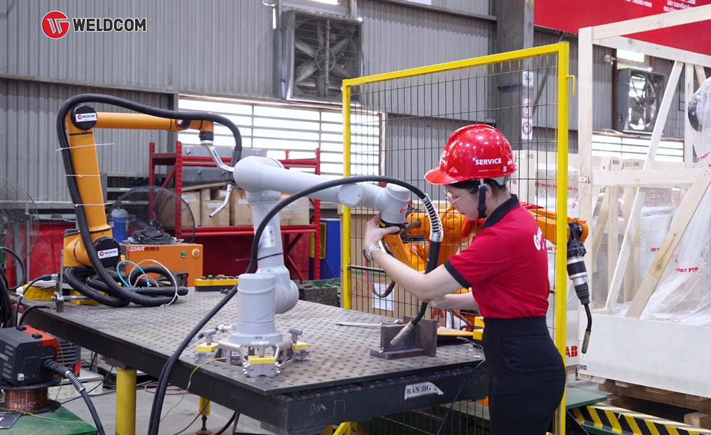 Ưu điểm của cobot hàn: Linh hoạt