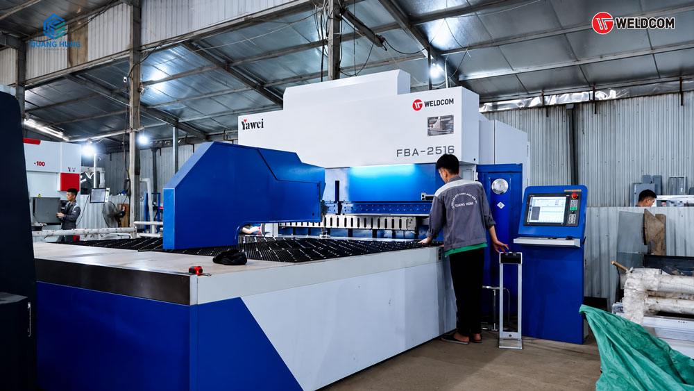 Máy gấp tôn CNC